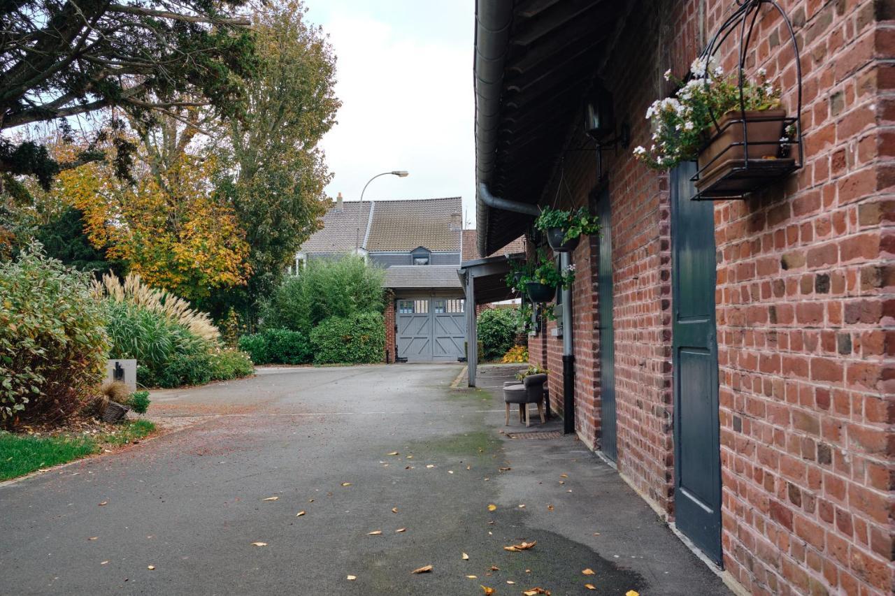 Au Petit Manoir Bed & Breakfast Socx Exterior photo