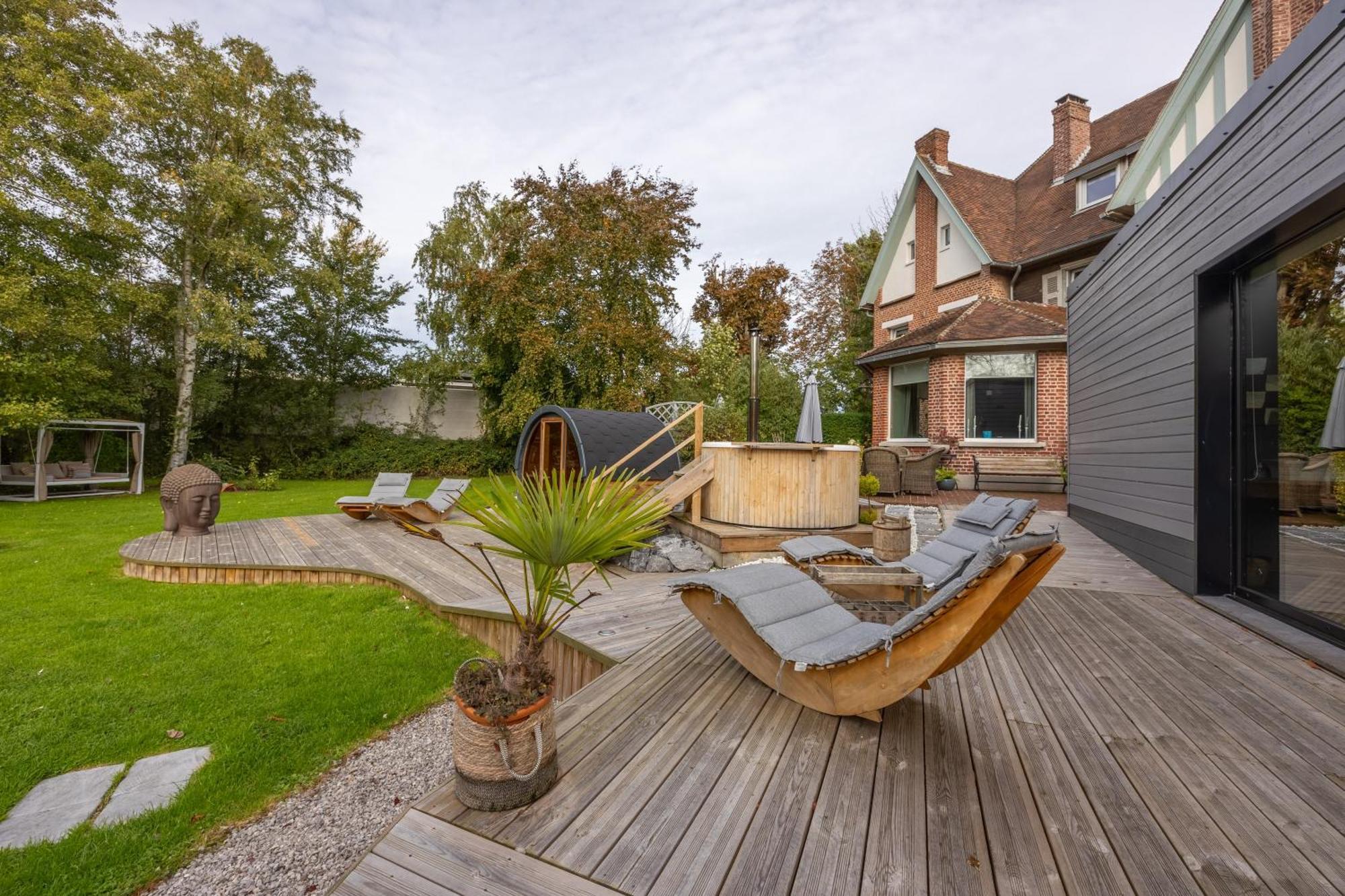 Au Petit Manoir Bed & Breakfast Socx Exterior photo