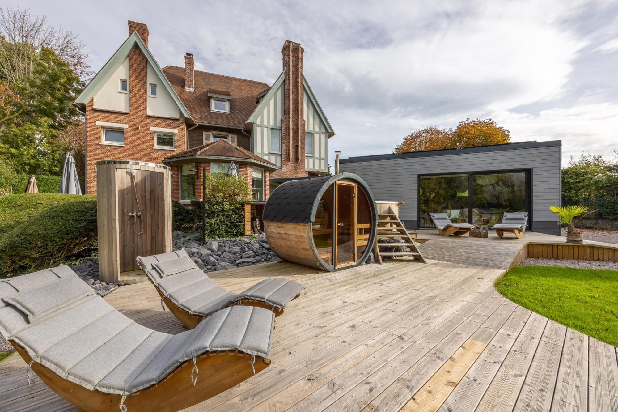 Au Petit Manoir Bed & Breakfast Socx Exterior photo