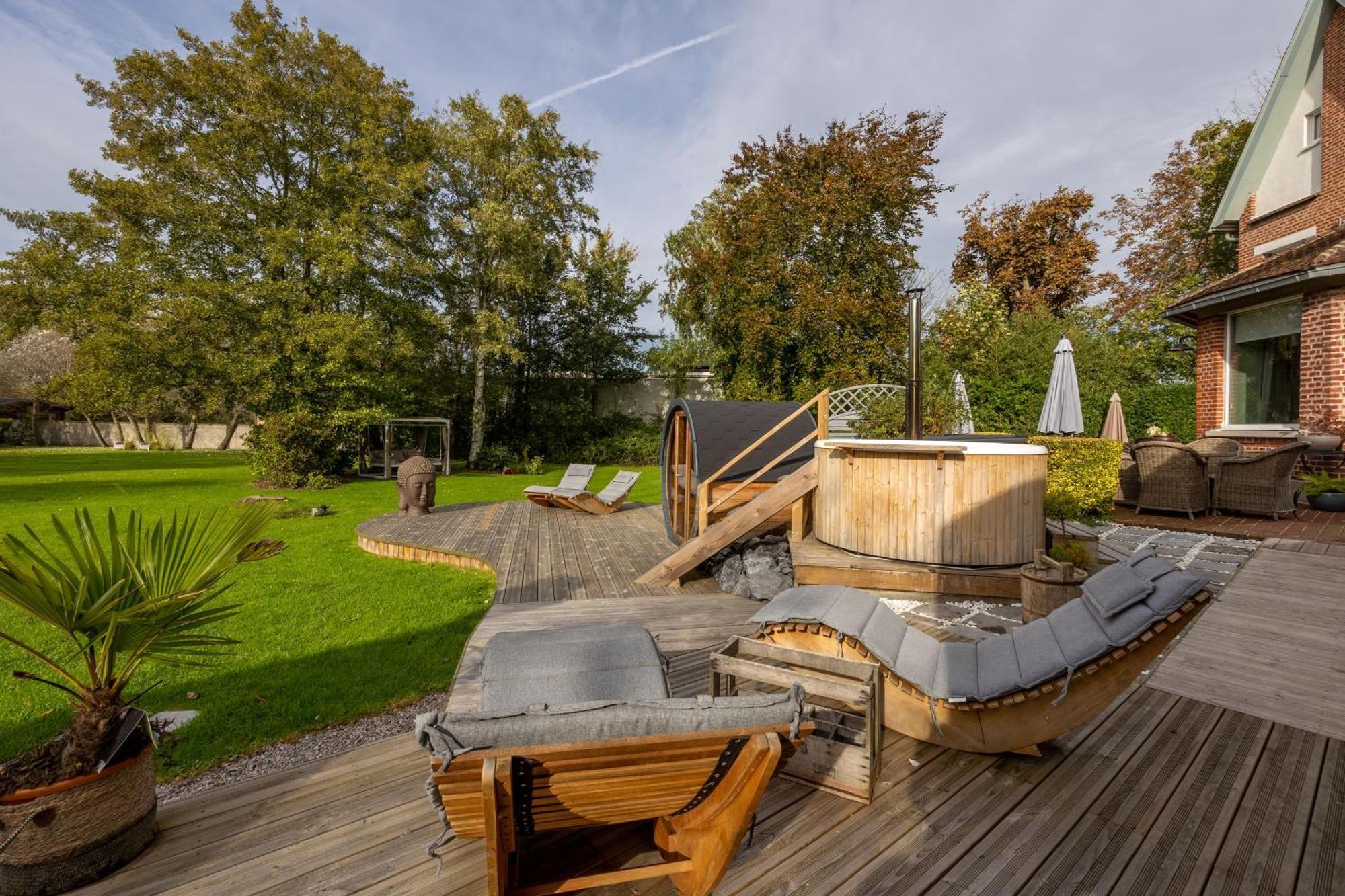 Au Petit Manoir Bed & Breakfast Socx Exterior photo